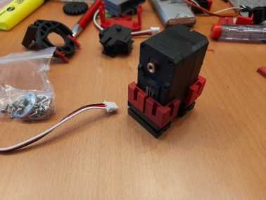 Servohalter4 mit Servo.jpg