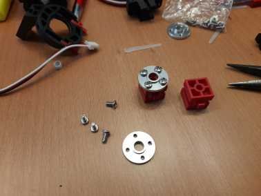 Servohalter9 mit Innenzahnrad .jpg