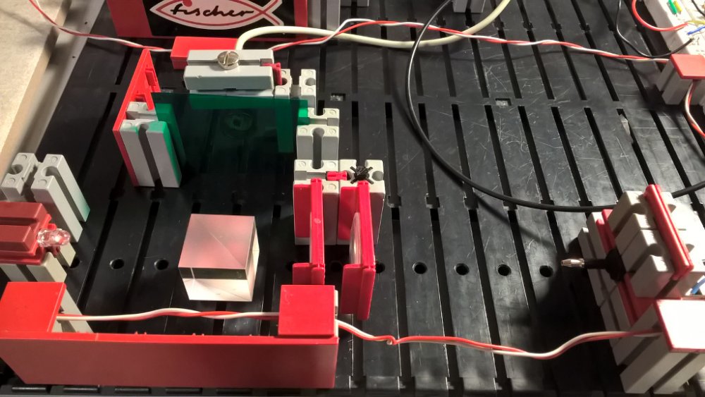 Upstream-Station (Sendet rot, empfängt grün), Receiver-Diode: BPW34