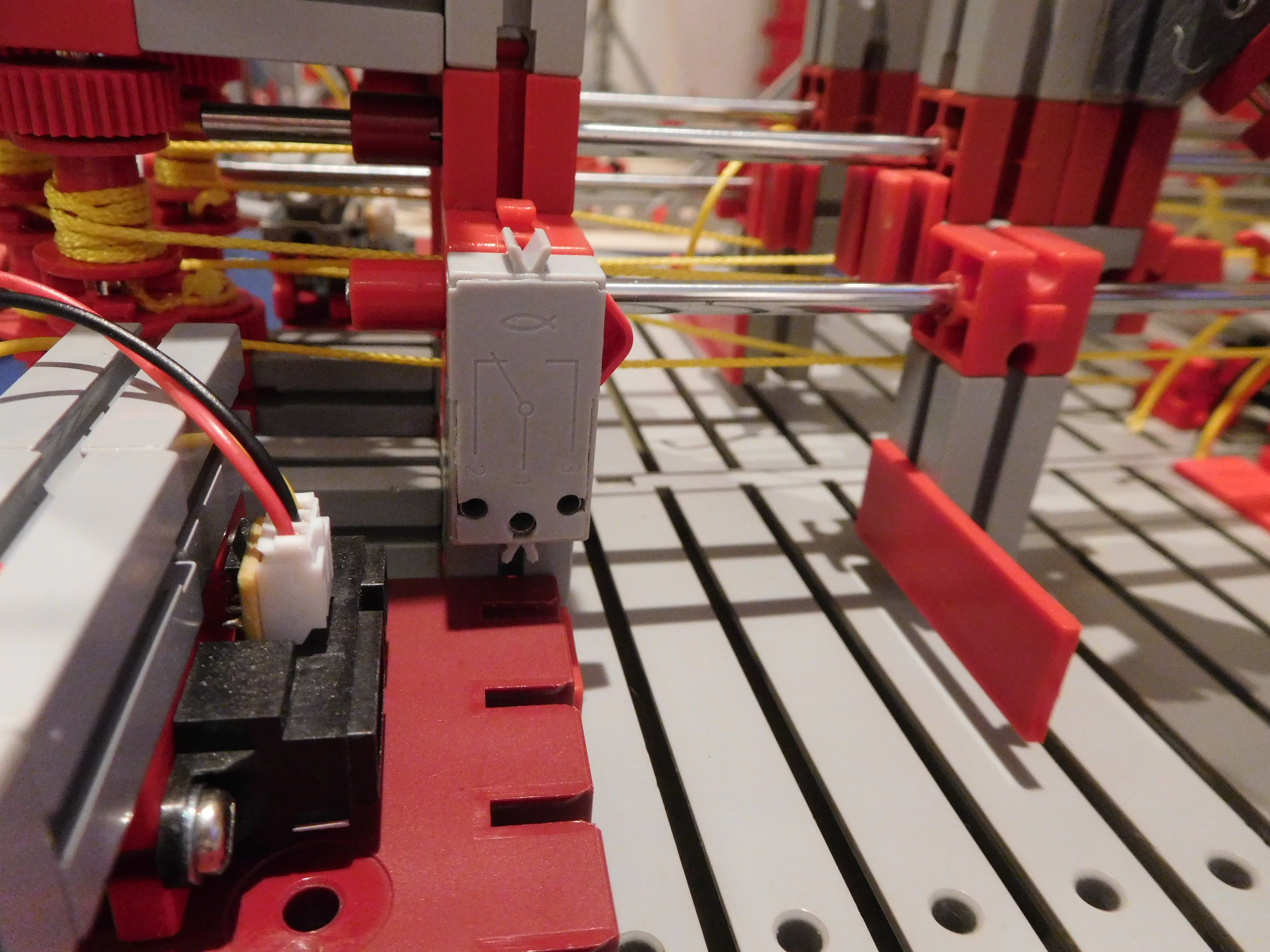 Optischer Abstands-Sensor (Sharp)<br />(Der vorgesehene End-Schalter wird hier nicht benötigt)