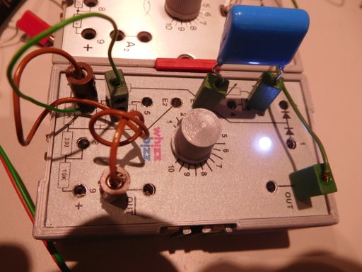 Taktgenerator mit Grundbaustein