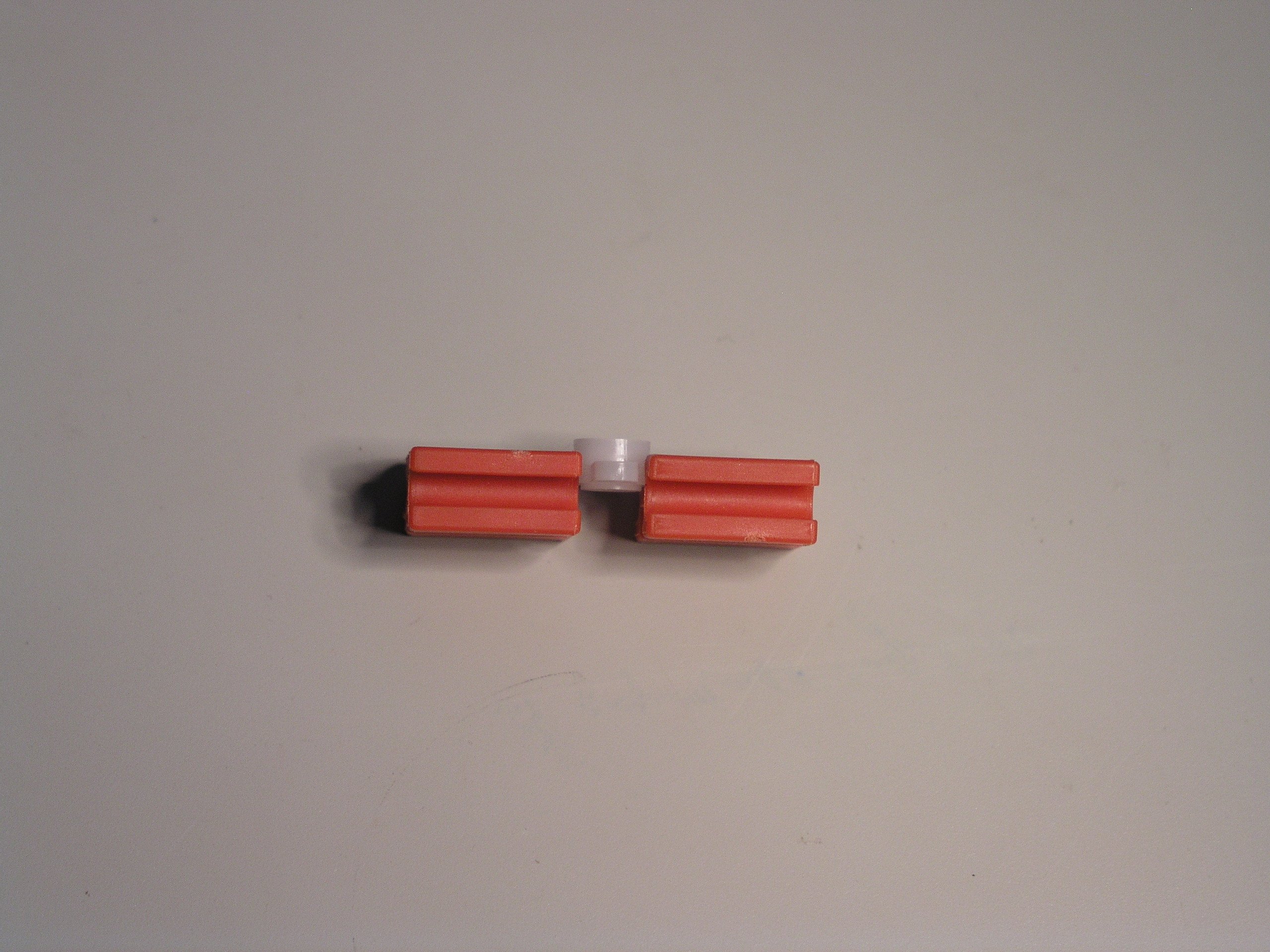 7. Zwei Bausteine 7,5 und Kreuzadapter zusammengeschoben seitlich.JPG