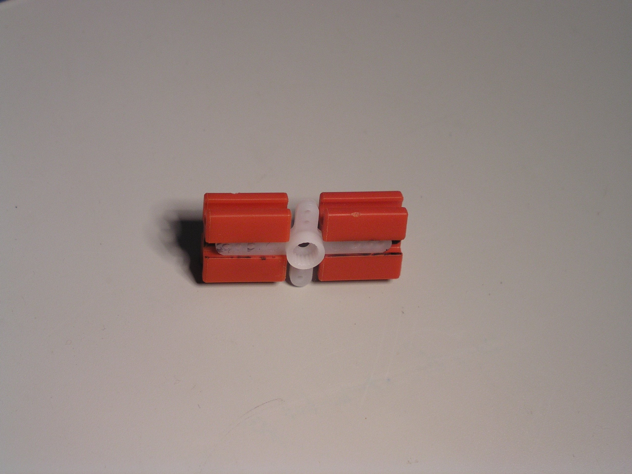 6. Zwei Bausteine 7,5 und Kreuzadapter zusammengeschoben von unten.JPG