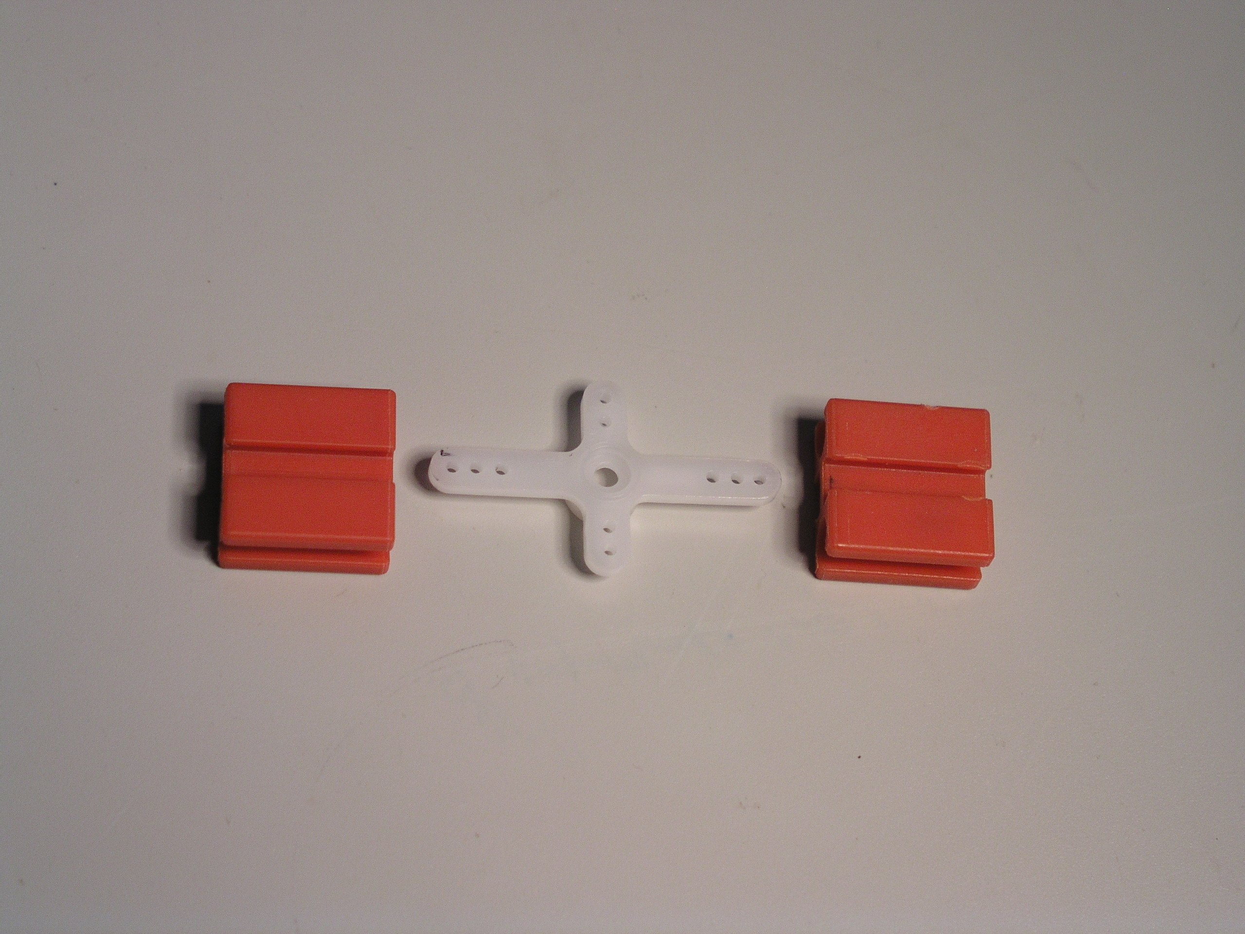 4. Zwei Bausteine 7,5 und Kreuzadapter Zerlegt.JPG