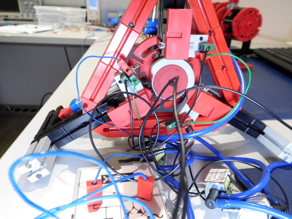 Fliegender Aufbau einer elektromechanischen Ventilsteuerung für einen 3-Zylindermotor mit Nockenscheibe